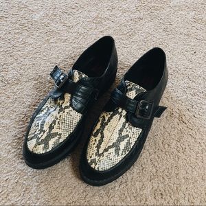 Pedder Red Python Oxford Flat Black and White